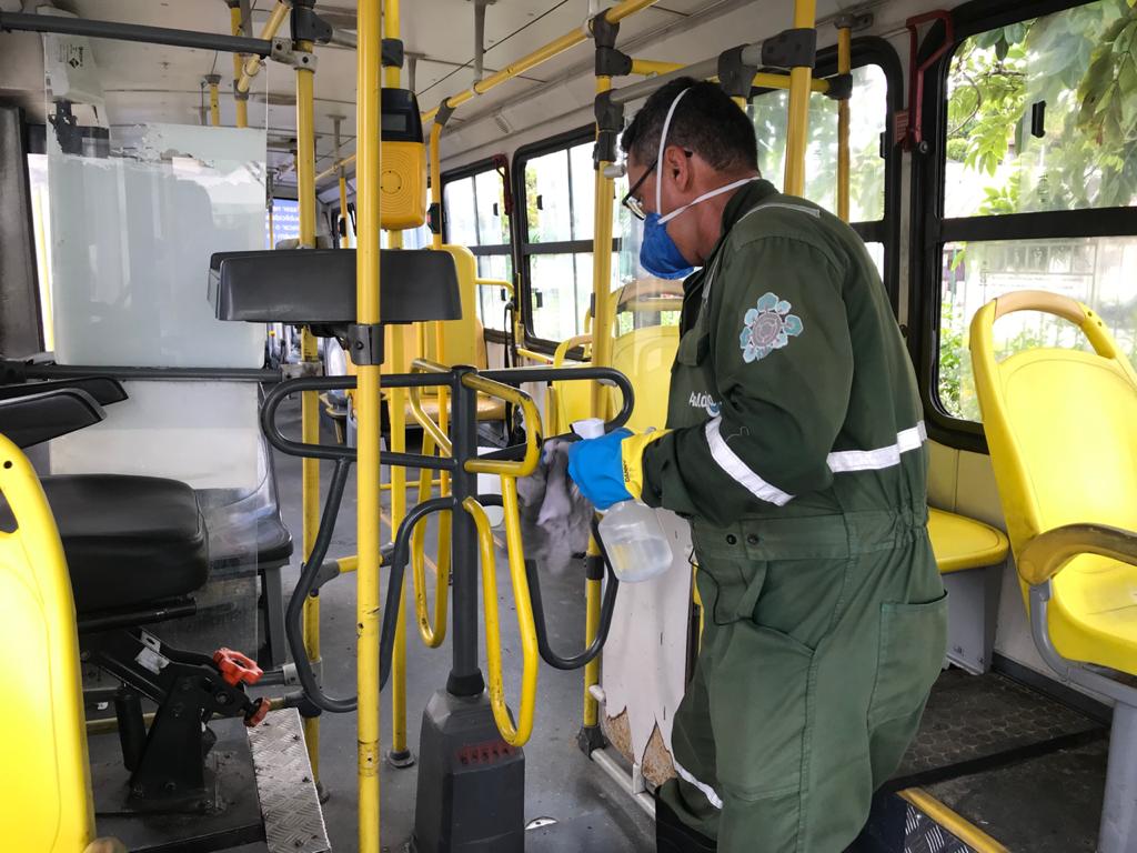 Atendendo a determinação da SMTT, empresas de ônibus reforçam higienização nos veículos - SMTT Aracaju